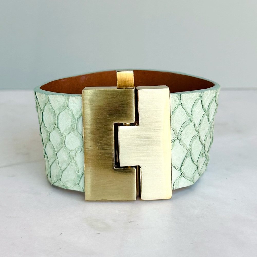 Wide Carp Jigsaw Bracelet - Mint/Gold